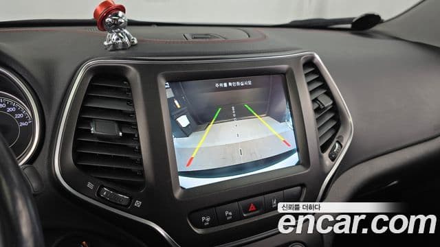 Jeep Cherokee 2020 — Şəkil 14/20