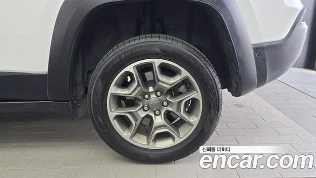 Jeep Cherokee 2020 — Photo 4/32