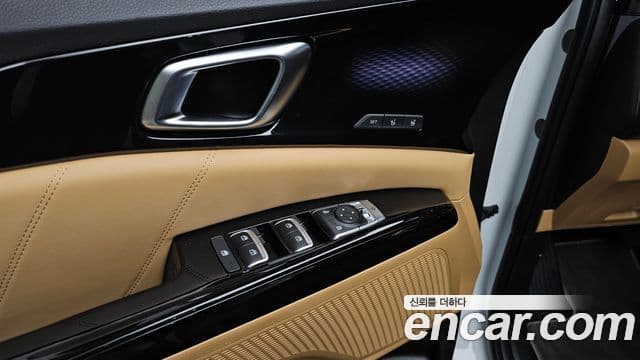 Kia Carnival 2023 — Фото 16/20