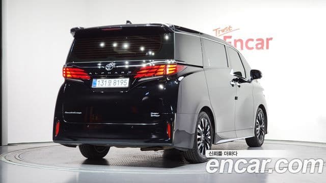 Toyota Alphard 2025 — Photo 12/23