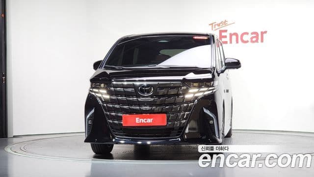 Toyota Alphard 2025 — Photo 9/23