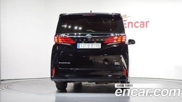 Toyota Alphard 2025 — Photo 15/23