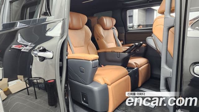 Toyota Alphard 2025 — Photo 13/23
