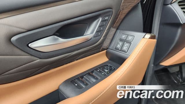 Toyota Alphard 2025 — Photo 17/23