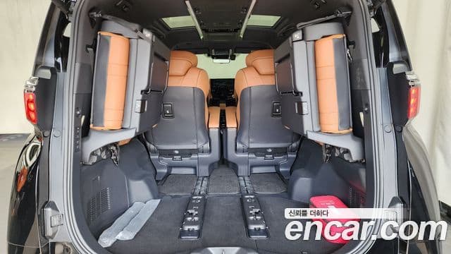 Toyota Alphard 2025 — Photo 8/23