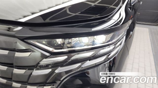 Toyota Alphard 2025 — Photo 18/23