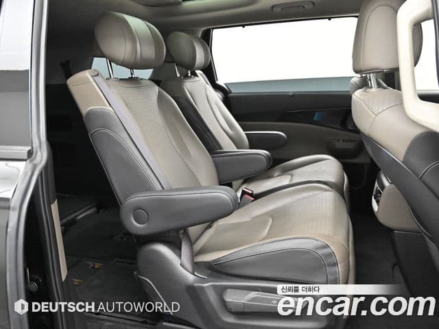 Kia Carnival 2024 — ფოტო 17/20