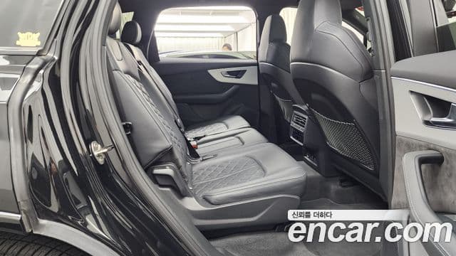 Audi Q7 2022 — Şəkil 13/20