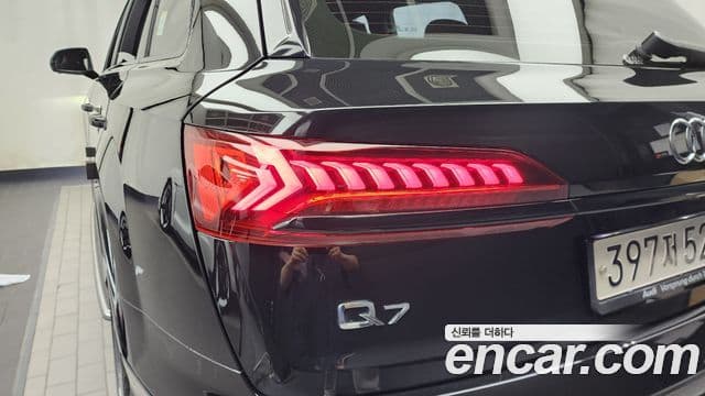 Audi Q7 2022 — ფოტო 30/39