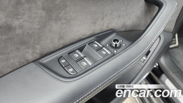 Audi Q7 2022 — ფოტო 26/39