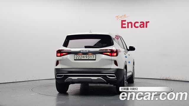 Kia Seltos 2022 — ფოტო 3/20