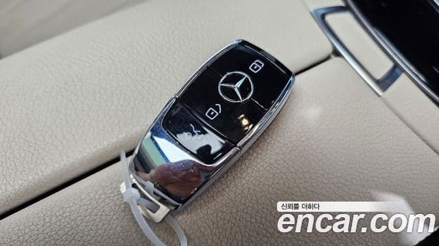 Mercedes-Benz E-Class 2021 — Şəkil 17/20