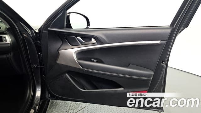 Genesis G70 2018 — ფოტო 19/20
