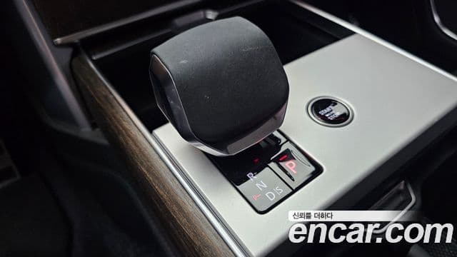 Land Rover Range Rover 2024 — Photo 10/20