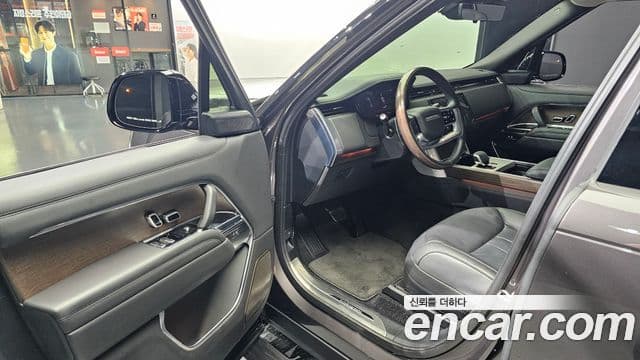 Land Rover Range Rover 2024 — Photo 18/20