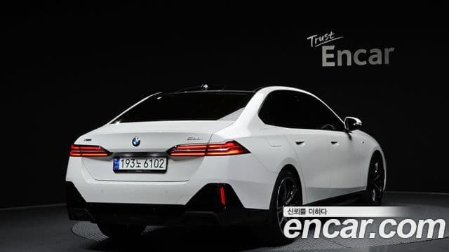 BMW 5 Series 2024 — Şəkil 29/30