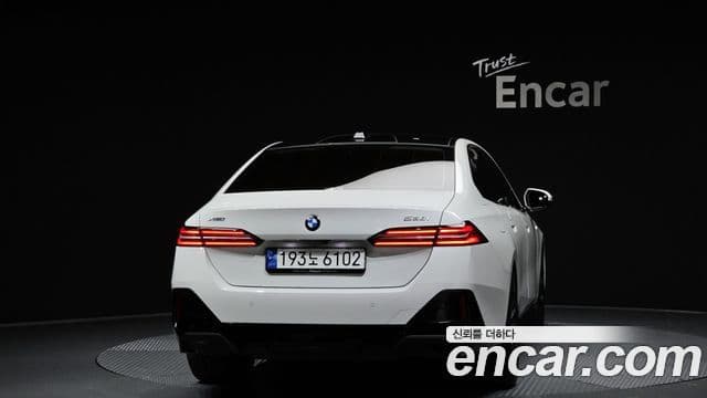 BMW 5 Series 2024 — Şəkil 15/30