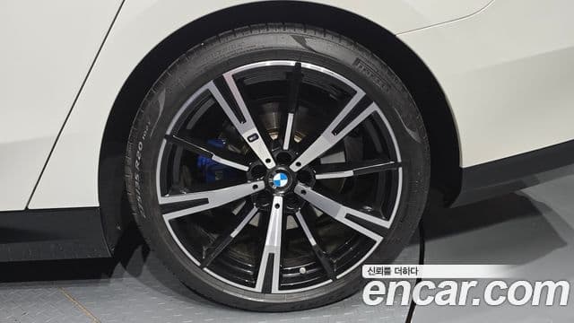 BMW 5 Series 2024 — Şəkil 17/30
