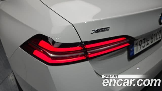 BMW 5 Series 2024 — Şəkil 27/30