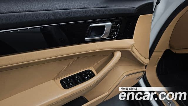 Porsche Panamera 2018 — Şəkil 17/20
