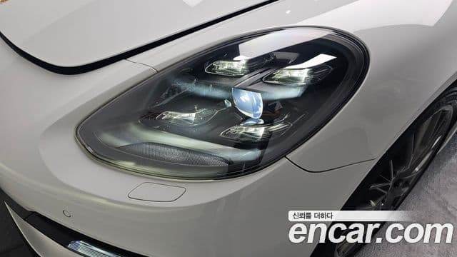 Porsche Panamera 2018 — Photo 20/35