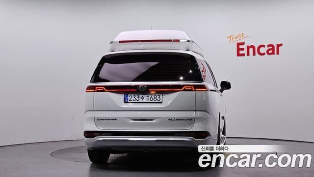 Kia Carnival 2021 — ფოტო 4/20