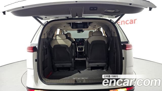 Kia Carnival 2021 — ფოტო 15/20