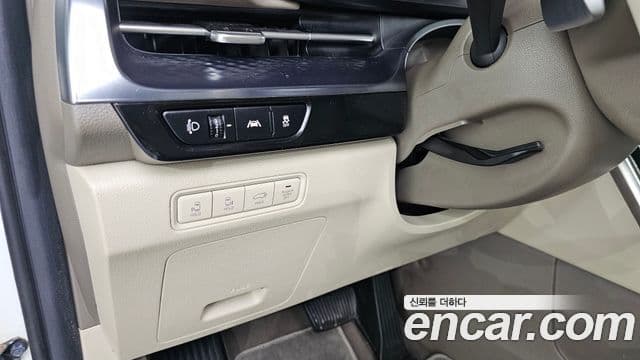 Kia Carnival 2021 — ფოტო 19/20