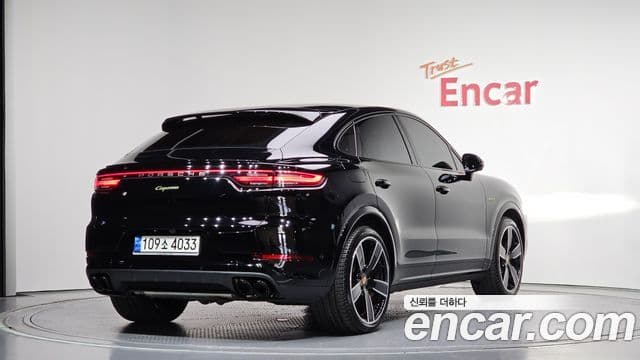 Porsche Cayenne 2023 — ფოტო 2/20