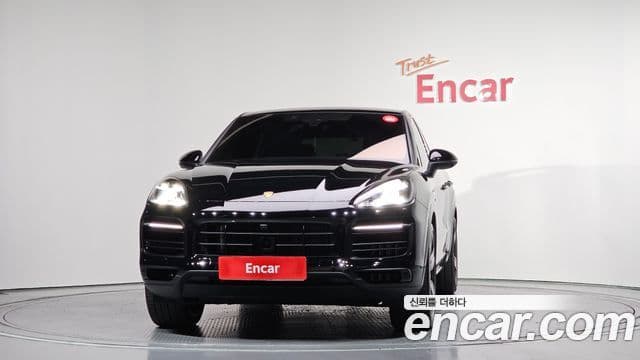 Porsche Cayenne 2023 — ფოტო 3/20