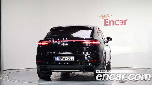 Porsche Cayenne 2023 — ფოტო 4/20