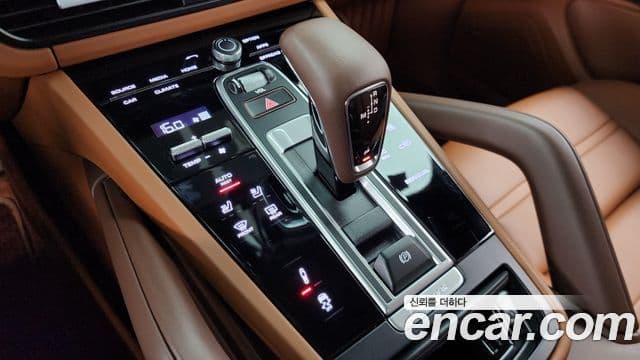 Porsche Cayenne 2023 — ფოტო 9/20