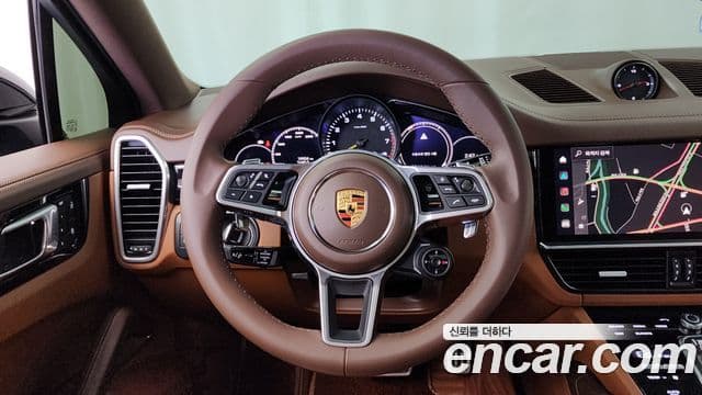 Porsche Cayenne 2023 — ფოტო 13/20