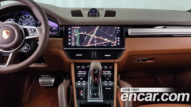 Porsche Cayenne 2023 — ფოტო 14/20