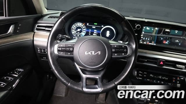Kia K5 2022 — ფოტო 13/20