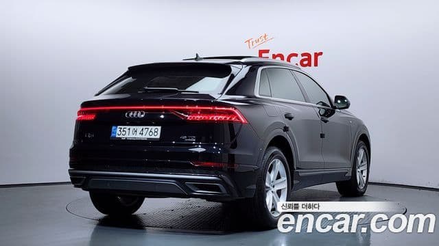 Audi Q7 2021 — ფოტო 2/20