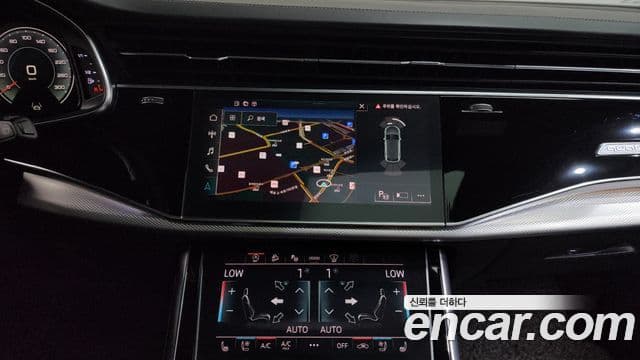 Audi Q7 2021 — ფოტო 14/20