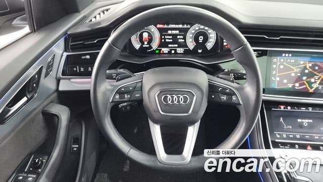 Audi Q7 2021 — ფოტო 15/20