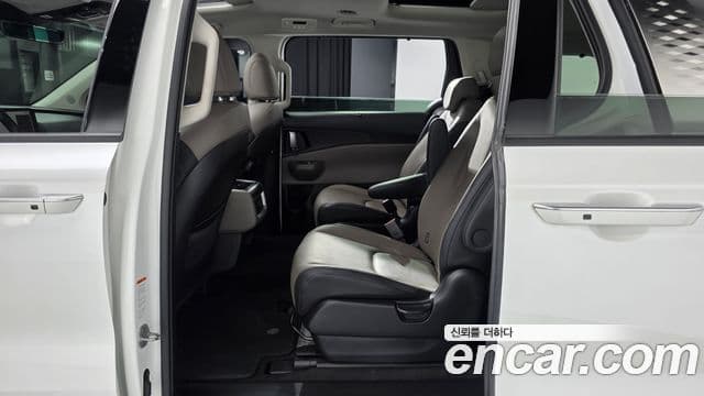 Kia Carnival 2024 — Фото 12/20