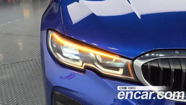 BMW 3 Series 2021 — Photo 26/31