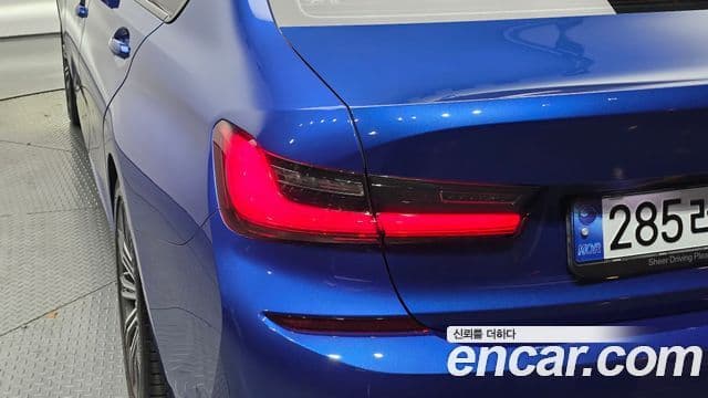 BMW 3 Series 2021 — Photo 8/31