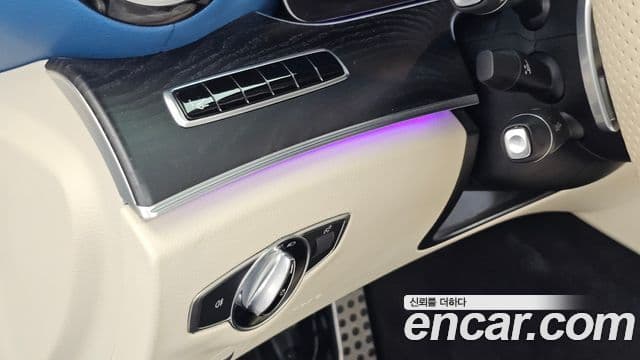 Mercedes-Benz E-Class 2018 — Şəkil 32/35