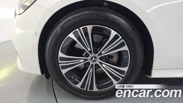 Mercedes-Benz E-Class 2025 — ფოტო 5/20