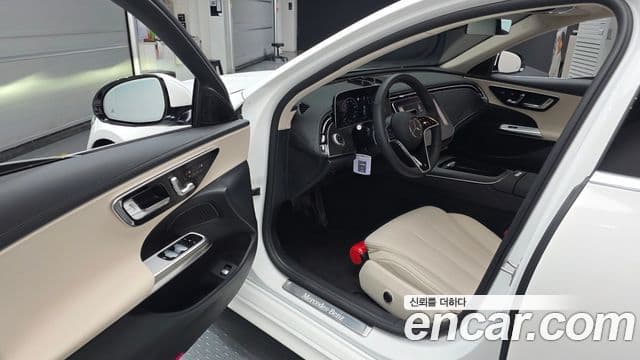 Mercedes-Benz E-Class 2025 — ფოტო 10/20