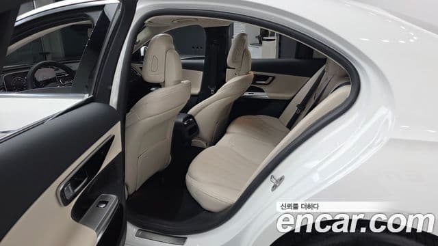 Mercedes-Benz E-Class 2025 — ფოტო 11/20