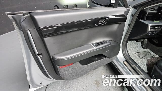 Hyundai Grandeur Hybrid 2022 — Photo 11/32
