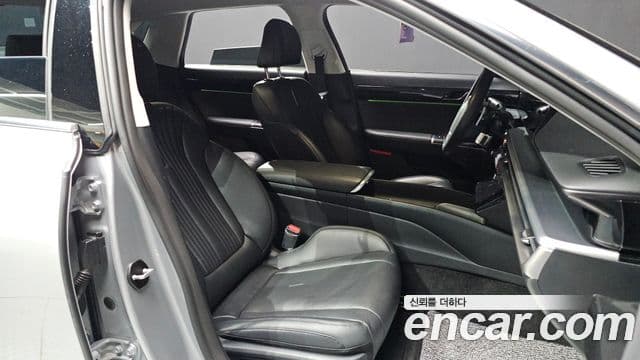 Hyundai Grandeur Hybrid 2022 — Photo 14/32