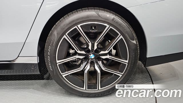 BMW 7 Series 2025 — Photo 10/35