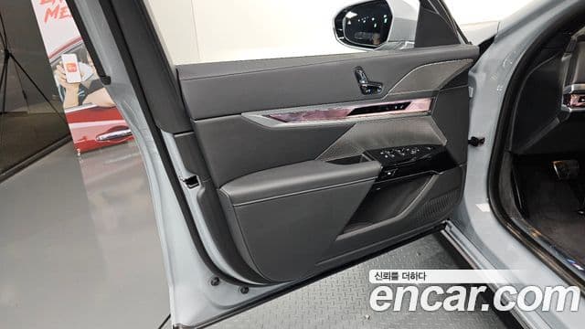 BMW 7 Series 2025 — Photo 31/35
