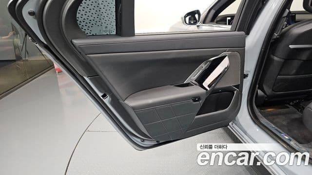 BMW 7 Series 2025 — Photo 15/35